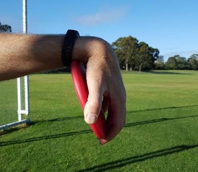 Image showing discus incorrectly held in with wrist